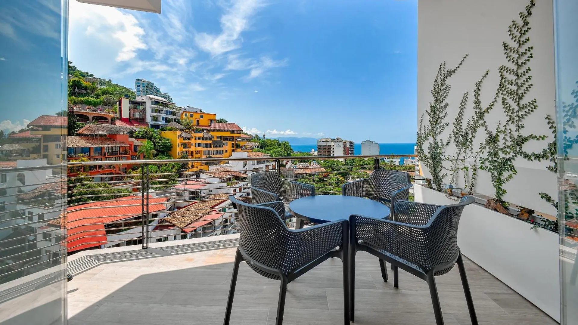 Maxwell Residences Romantic Zone Puerto Vallarta