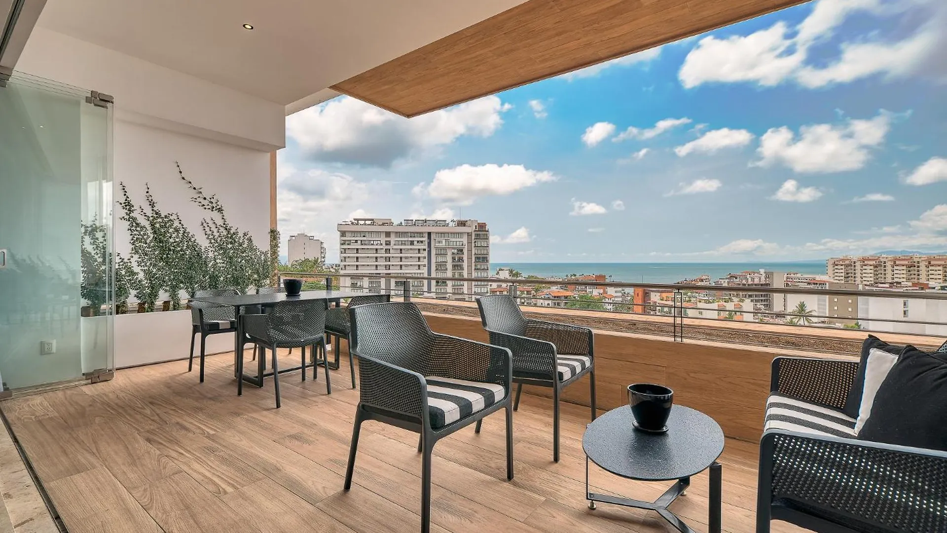 **** Hotel Maxwell Residences Romantic Zone Puerto Vallarta Mexico