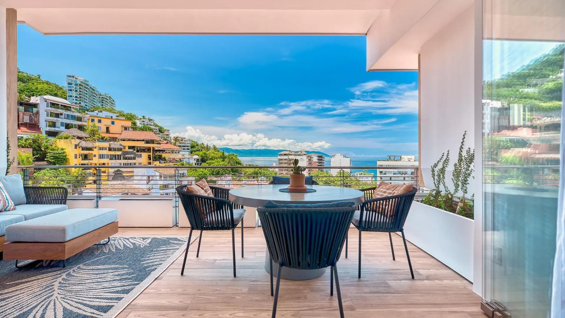 Maxwell Residences Romantic Zone Puerto Vallarta